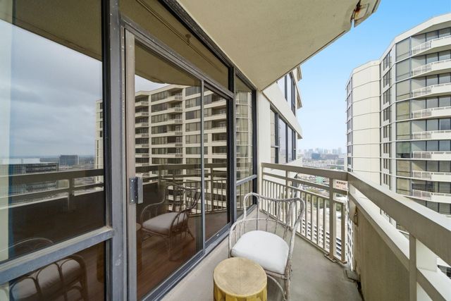 15 Greenway Plaza 25J, Houston, TX 77046