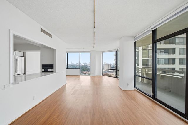 15 Greenway Plaza 25J, Houston, TX 77046