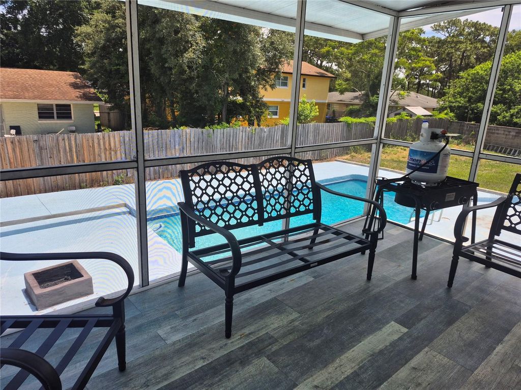 Image 5 of property listing at 6569 BENHAM COURT, Orlando, FL 32818