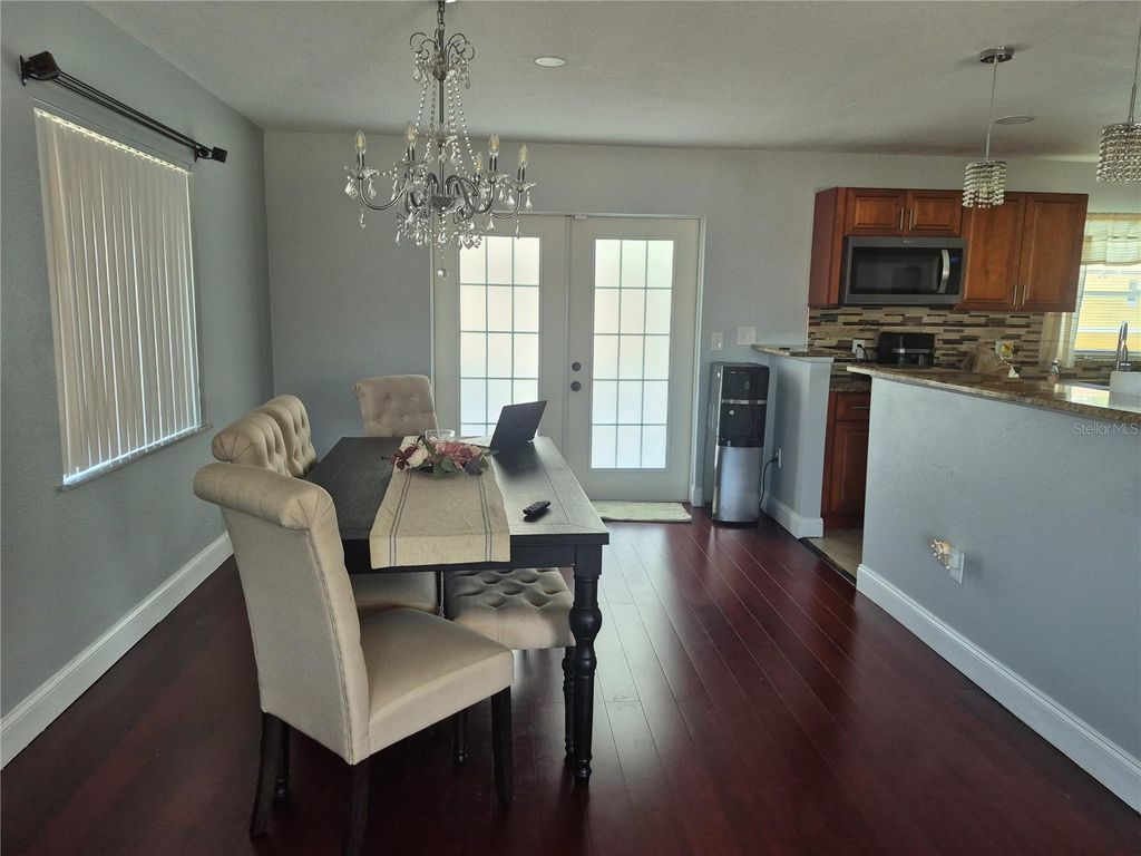 Image 6 of property listing at 6569 BENHAM COURT, Orlando, FL 32818