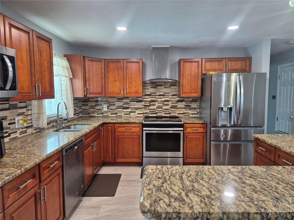 Image 7 of property listing at 6569 BENHAM COURT, Orlando, FL 32818