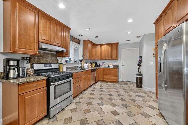 5225 Columbine Way, Carmichael, CA 95608