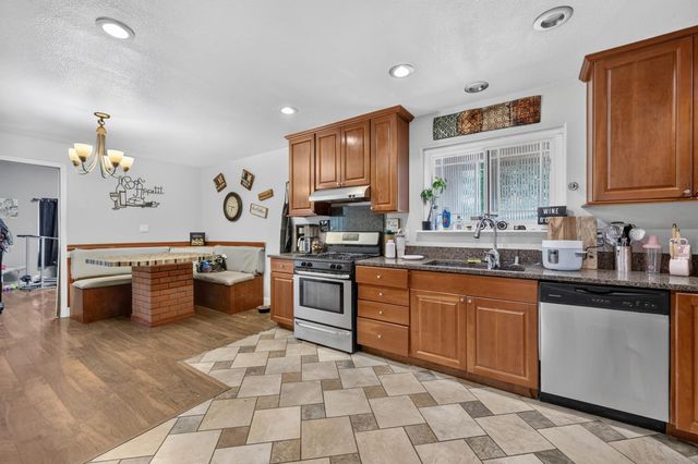 5225 Columbine Way, Carmichael, CA 95608