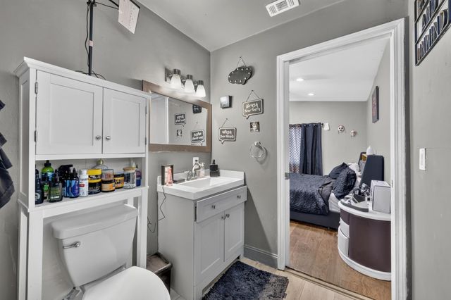5225 Columbine Way, Carmichael, CA 95608