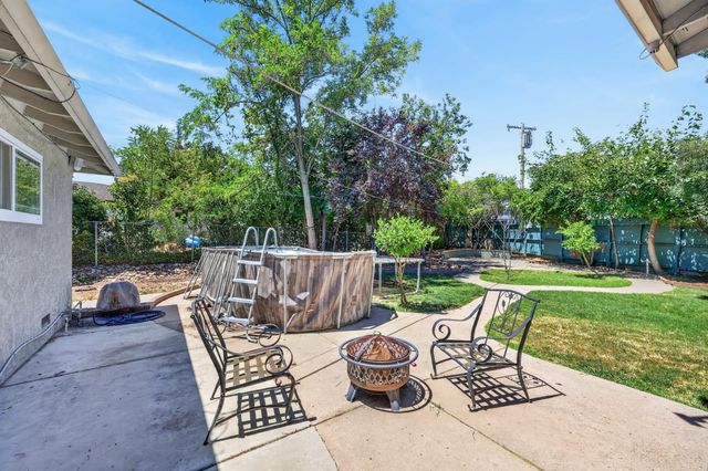 5225 Columbine Way, Carmichael, CA 95608