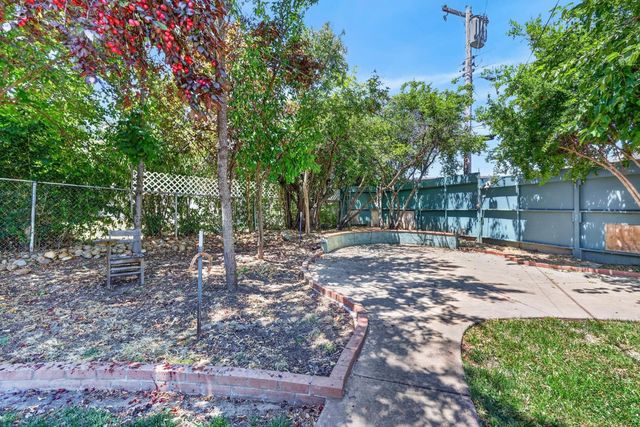 5225 Columbine Way, Carmichael, CA 95608