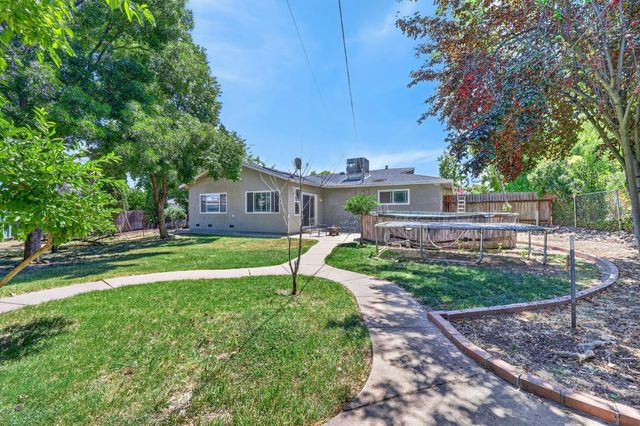 5225 Columbine Way, Carmichael, CA 95608