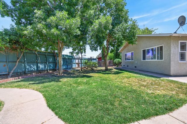 5225 Columbine Way, Carmichael, CA 95608