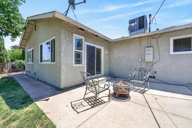5225 Columbine Way, Carmichael, CA 95608
