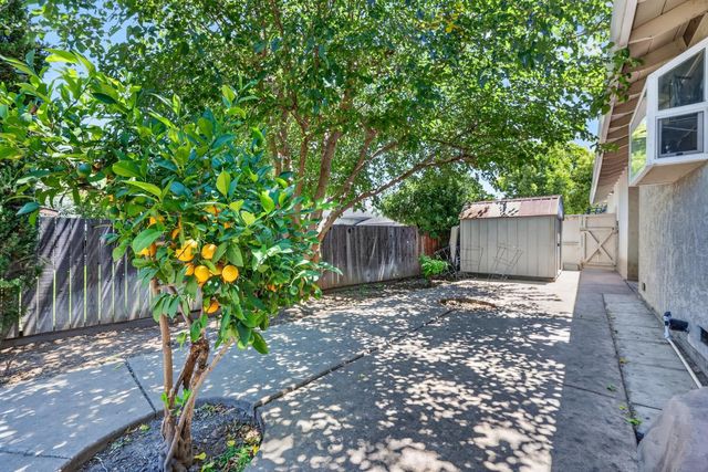 5225 Columbine Way, Carmichael, CA 95608