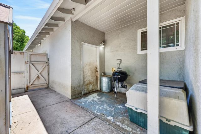 5225 Columbine Way, Carmichael, CA 95608