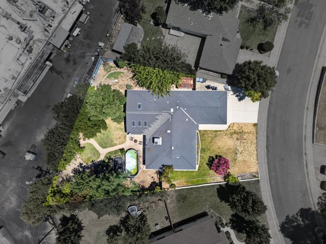 5225 Columbine Way, Carmichael, CA 95608