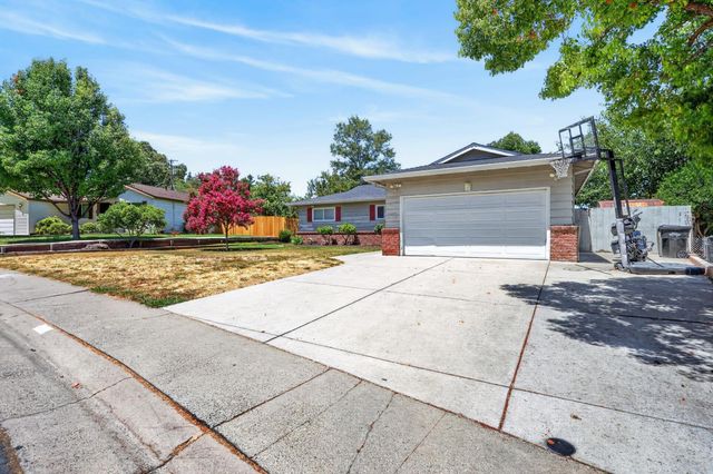 5225 Columbine Way, Carmichael, CA 95608
