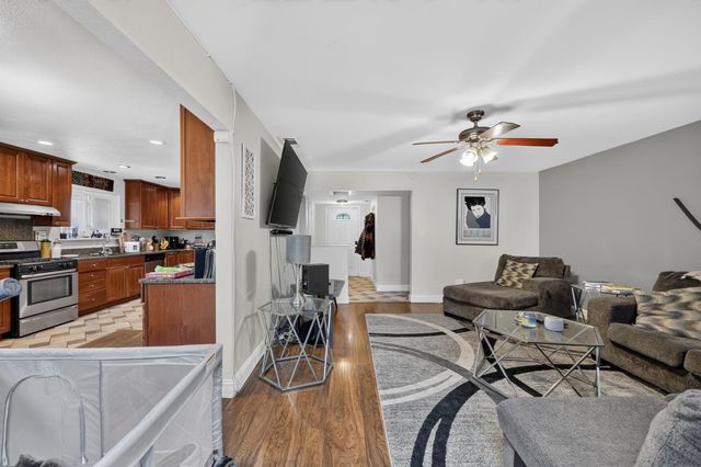 5225 Columbine Way, Carmichael, CA 95608