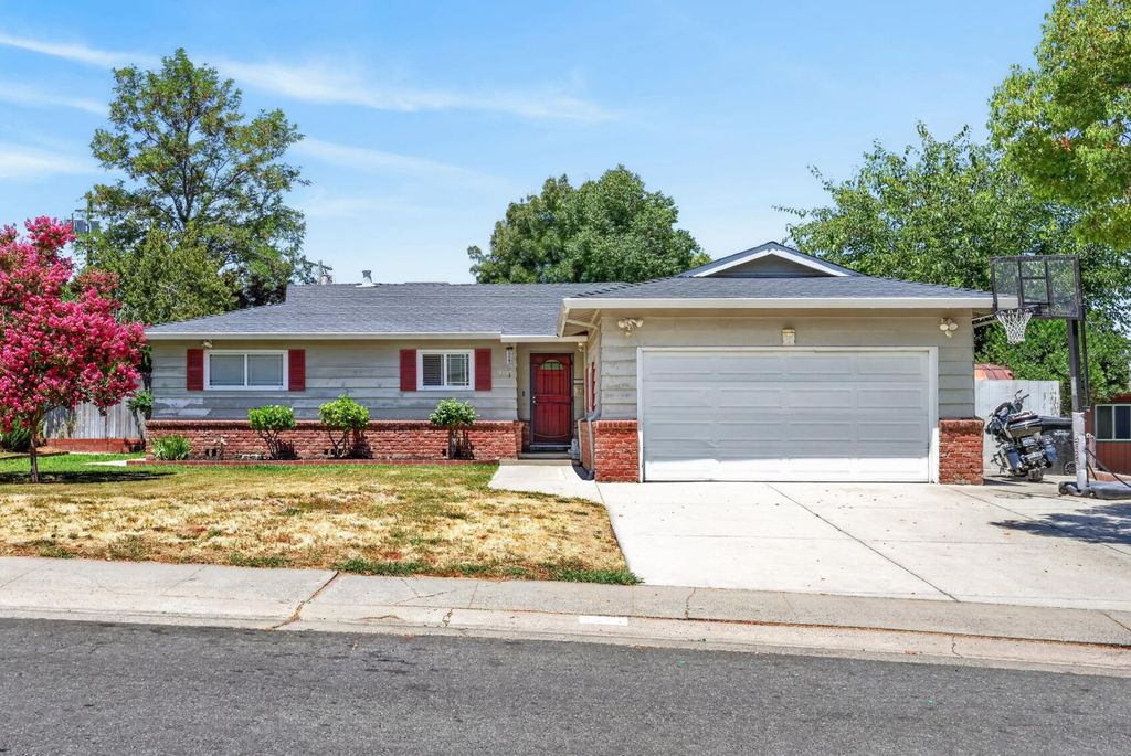 5225 Columbine Way, Carmichael, CA 95608