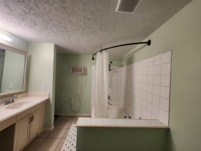 13715 Vickston Lane, Houston, TX 77014