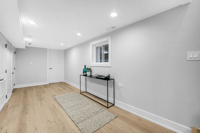 4721 W Warwick Avenue, Chicago, IL 60641