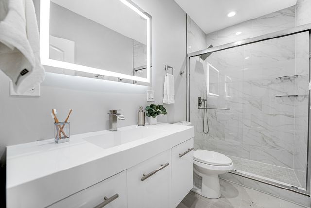 4721 W Warwick Avenue, Chicago, IL 60641