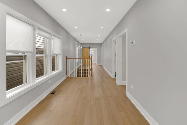 4721 W Warwick Avenue, Chicago, IL 60641