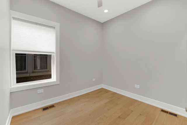 4721 W Warwick Avenue, Chicago, IL 60641