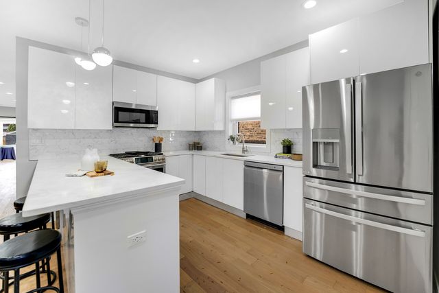 4721 W Warwick Avenue, Chicago, IL 60641