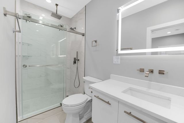 4721 W Warwick Avenue, Chicago, IL 60641