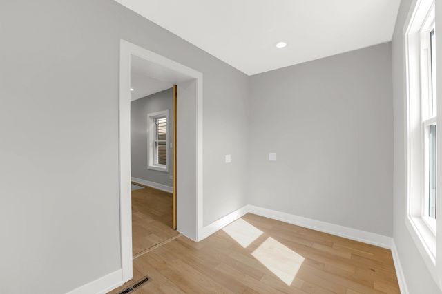 4721 W Warwick Avenue, Chicago, IL 60641