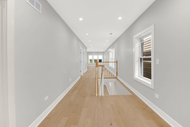 4721 W Warwick Avenue, Chicago, IL 60641