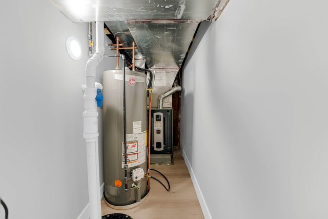 4721 W Warwick Avenue, Chicago, IL 60641