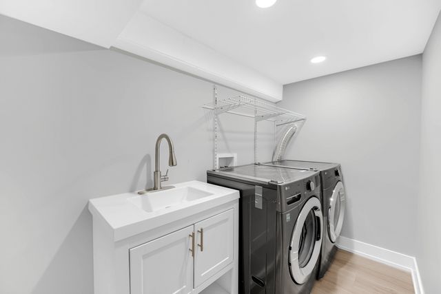 4721 W Warwick Avenue, Chicago, IL 60641