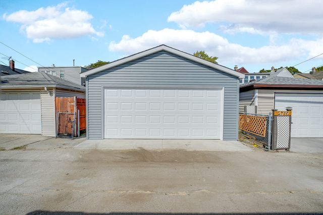 4721 W Warwick Avenue, Chicago, IL 60641