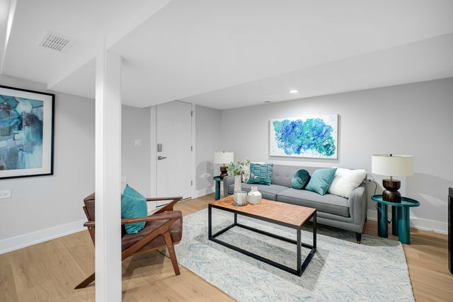 4721 W Warwick Avenue, Chicago, IL 60641