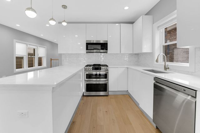 4721 W Warwick Avenue, Chicago, IL 60641