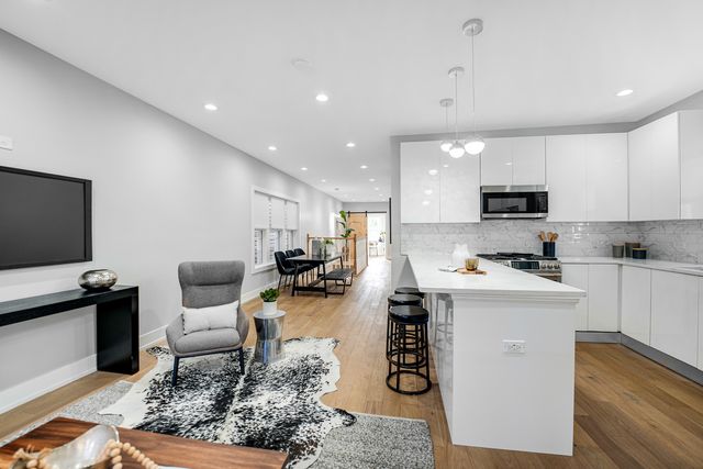 4721 W Warwick Avenue, Chicago, IL 60641