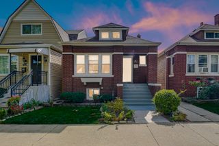 4721 W Warwick Avenue, Chicago, IL 60641