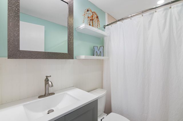 175 Sak Road, Vernon, VT 05354