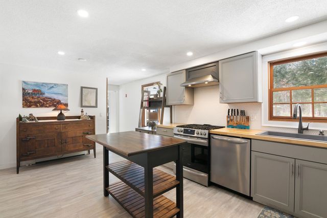 175 Sak Road, Vernon, VT 05354