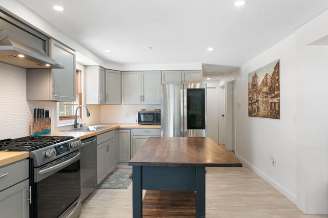 175 Sak Road, Vernon, VT 05354