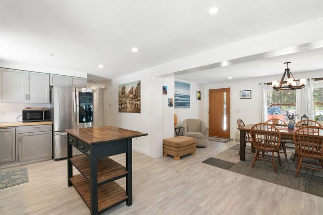 175 Sak Road, Vernon, VT 05354