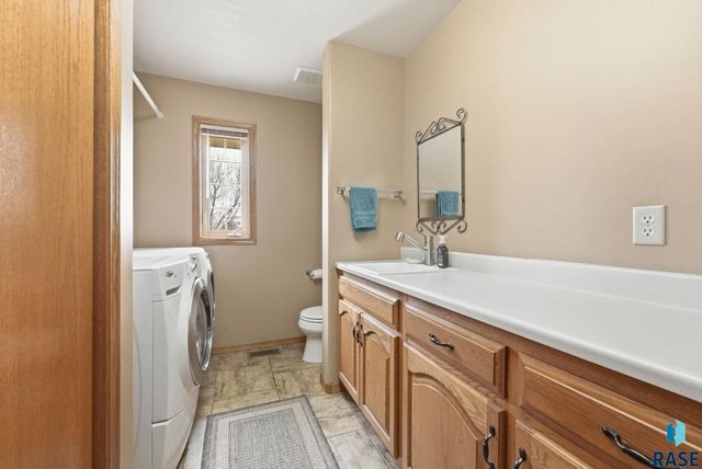 8501 E Saddle Creek Rd Road, Sioux Falls, SD 57110