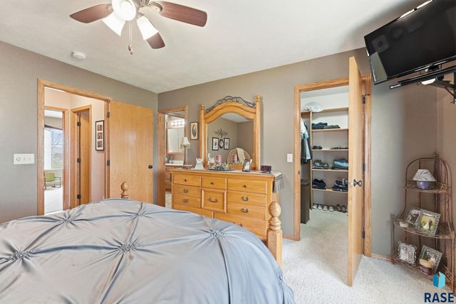 8501 E Saddle Creek Rd Road, Sioux Falls, SD 57110