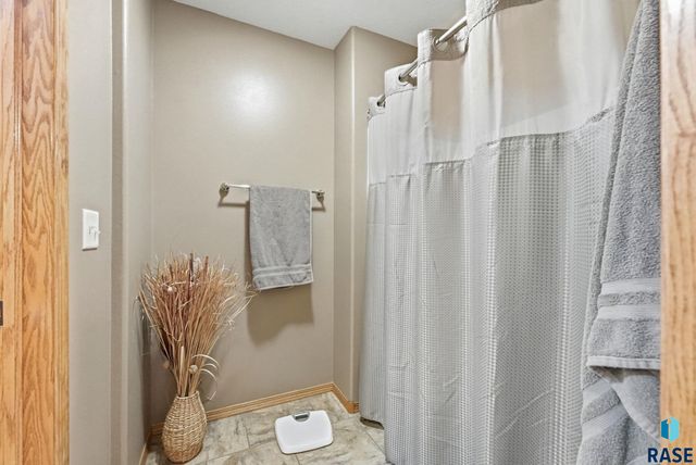 8501 E Saddle Creek Rd Road, Sioux Falls, SD 57110