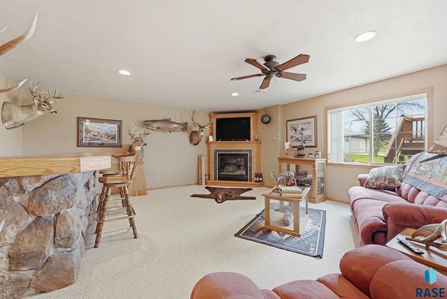 8501 E Saddle Creek Rd Road, Sioux Falls, SD 57110