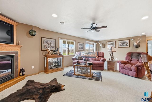 8501 E Saddle Creek Rd Road, Sioux Falls, SD 57110