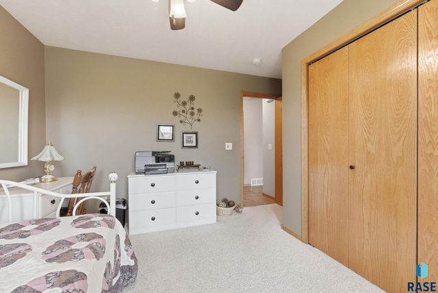 8501 E Saddle Creek Rd Road, Sioux Falls, SD 57110