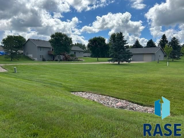8501 E Saddle Creek Rd Road, Sioux Falls, SD 57110