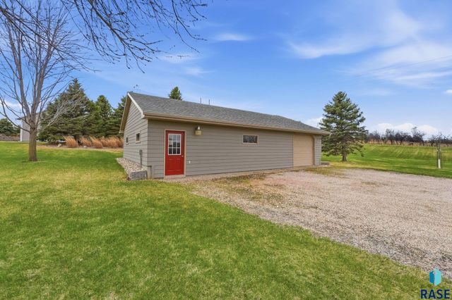 8501 E Saddle Creek Rd Road, Sioux Falls, SD 57110