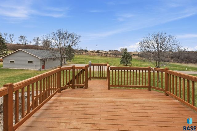 8501 E Saddle Creek Rd Road, Sioux Falls, SD 57110