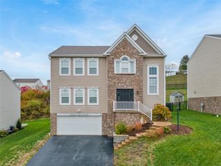 424 Patriot Dr, Collier Twp, PA 15106