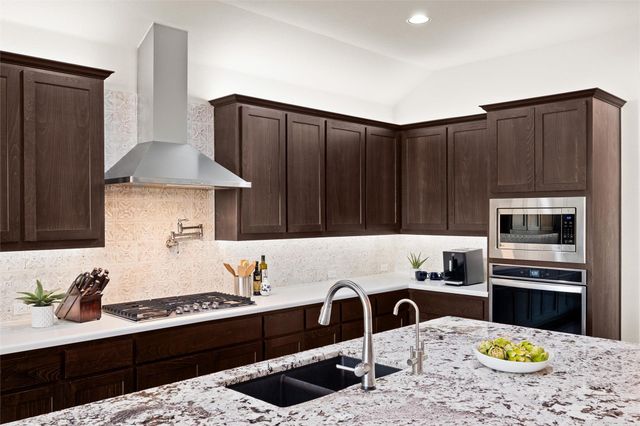 479 Crosswater LN, Dripping Springs, TX 78620